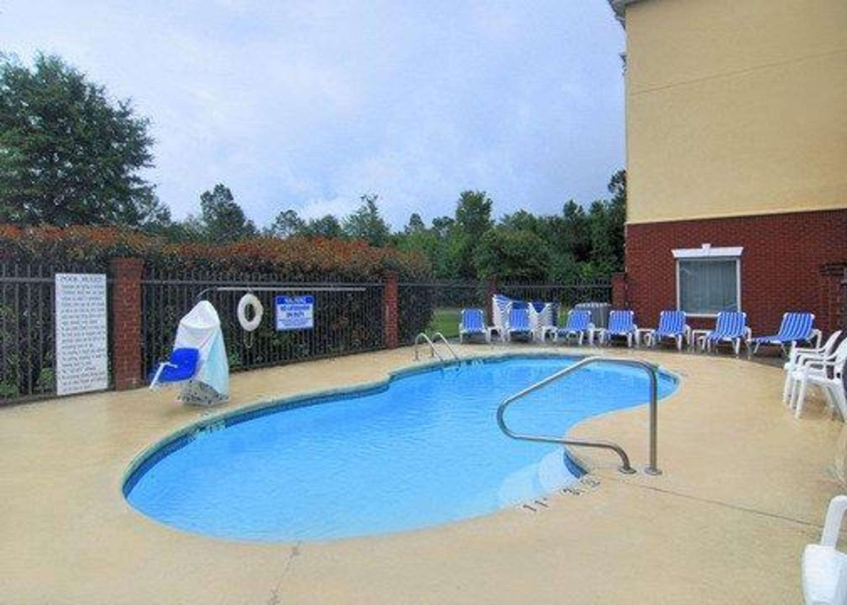 Comfort Inn & Suites Statesboro - University Area Exterior photo
